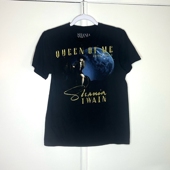 Shania Twain Tops - Shania Twain Queen of Me 2023 Tour Graphic Tshirt